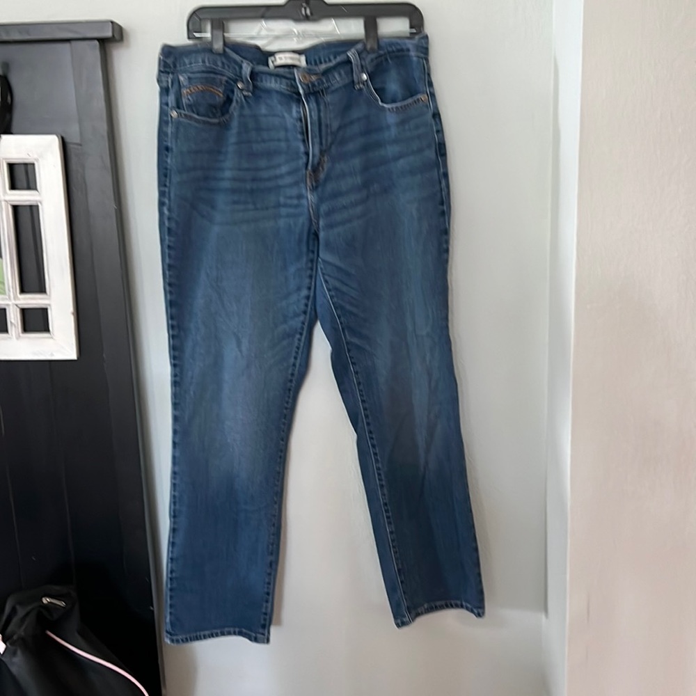 Women's Straight Leg Levi's Jeans